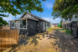 1049 Beatty St, Medford, OR 97501 - Photo 3