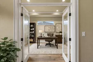 3027 Mt Thielsen Dr, Medford, OR 97504 - Photo 5