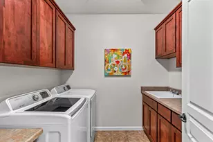 440 N 4th St, Jacksonville, OR 97530 - Photo 13