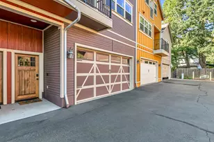 440 N 4th St, Jacksonville, OR 97530 - Photo 29