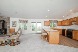 225 Lee Joy Dr, Grants Pass, OR 97526 - Photo 11