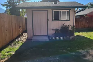 1841 Cloverlawn Dr, Grants Pass, OR 97527 - Photo 5