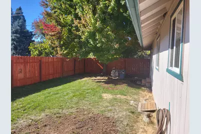 1841 Cloverlawn Drive, Grants Pass, OR 97527 - Photo 7