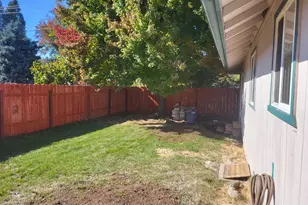 1841 Cloverlawn Dr, Grants Pass, OR 97527 - Photo 7