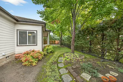 220 Pine Lake Drive, Eagle Point, OR 97524 - Photo 33