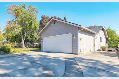 2203 NW Juliet Lane, Grants Pass, OR 97526 - Photo 3