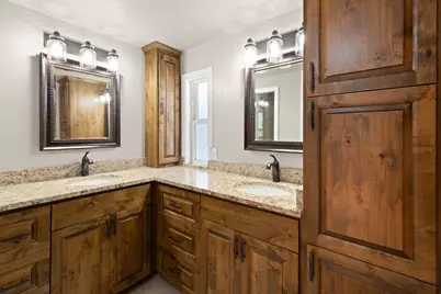 395 Robleda Drive, Central Point, OR 97502 - Photo 39