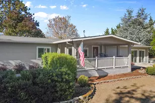 395 Robleda Dr, Central Point, OR 97502 - Photo 5