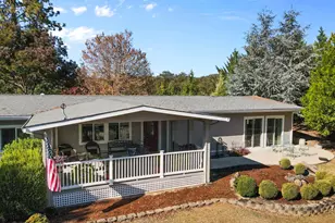 395 Robleda Dr, Central Point, OR 97502 - Photo 7