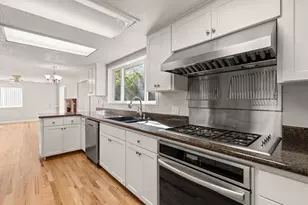 1089 Brookdale Ave, Medford, OR 97504 - Photo 11