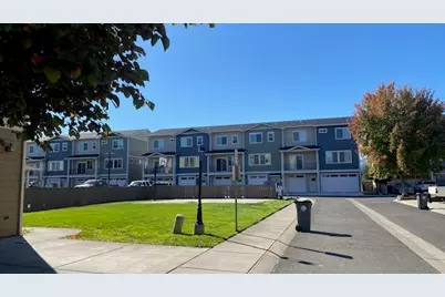 341 Englemann Lane, Medford, OR 97501 - Photo 3