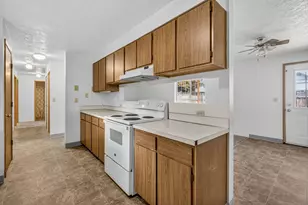 155 SW 2nd St, Madras, OR 97741 - Photo 3