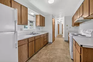 155 SW 2nd St, Madras, OR 97741 - Photo 5