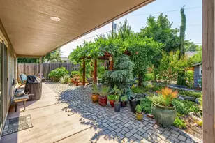 335 Meadow Slope Dr, Talent, OR 97540 - Photo 29