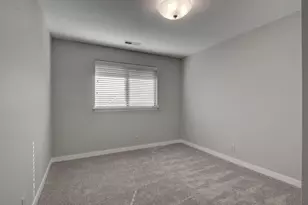 349 Tan Oak Dr, Medford, OR 97504 - Photo 23