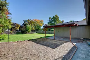 349 Tan Oak Dr, Medford, OR 97504 - Photo 35