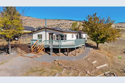 1017 Homedale Road, Klamath Falls, OR 97603 - Photo 1