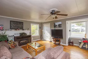 214 N Columbus Ave, Medford, OR 97501 - Photo 5