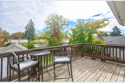 214 N Columbus Avenue, Medford, OR 97501 - Photo 11