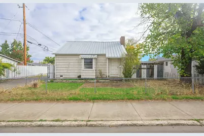 214 N Columbus Avenue, Medford, OR 97501 - Photo 1