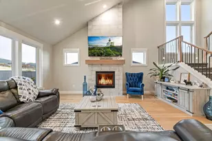 561 Autumn Hls Dr, Medford, OR 97504 - Photo 9