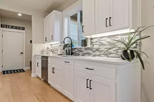 561 Autumn Hls Dr, Medford, OR 97504 - Photo 15