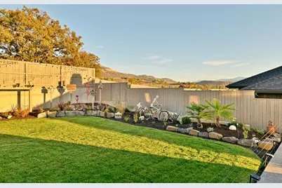 561 Autumn Hills Drive, Medford, OR 97504 - Photo 41