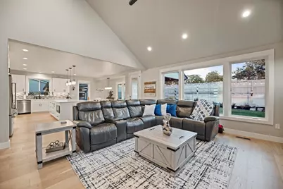 561 Autumn Hills Drive, Medford, OR 97504 - Photo 11