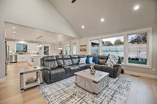 561 Autumn Hls Dr, Medford, OR 97504 - Photo 11