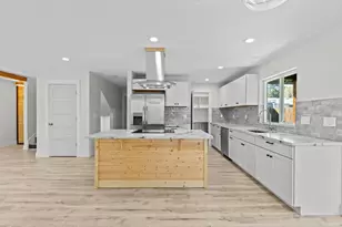 1736 Drury Ln, Grants Pass, OR 97527 - Photo 9