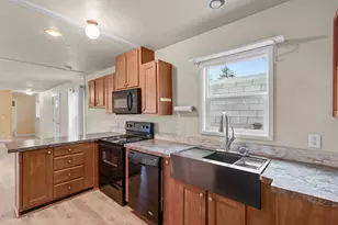 1055 N Fifth St, Jacksonville, OR 97530 - Photo 5