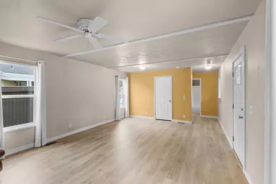 1055 N 5th Street #UNIT 15, Jacksonville, OR 97530 - Photo 3