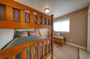 617 SW Peak View Pl, Bend, OR 97702 - Photo 15