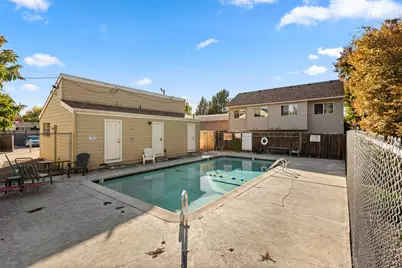 1800 Crater Lake Avenue #9, Medford, OR 97504 - Photo 21