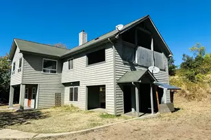 1690 NE Beacon Dr, Grants Pass, OR 97526 - Photo 7