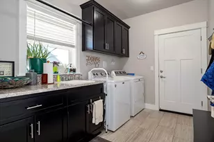 2035 Rabun Way, Central Point, OR 97502 - Photo 7