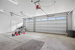 407 N Deanjou Ave, Eagle Point, OR 97524 - Photo 23