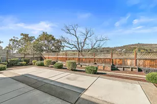 407 N Deanjou Ave, Eagle Point, OR 97524 - Photo 25