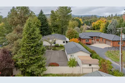 20455 Highway 62, Shady Cove, OR 97539 - Photo 3