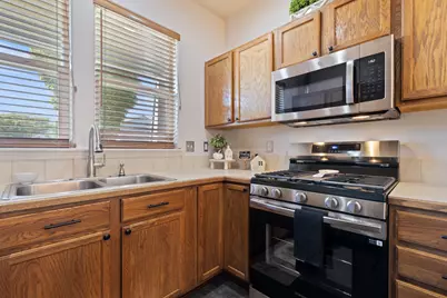 135 Othello Avenue, Roseburg, OR 97471 - Photo 15