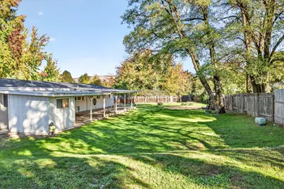 1400 Avocado Lane, Medford, OR 97504 - Photo 35