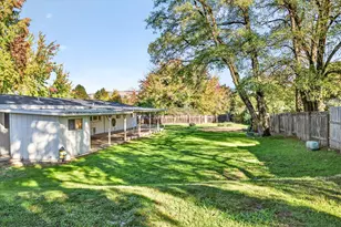 1400 Avocado Ln, Medford, OR 97504 - Photo 35