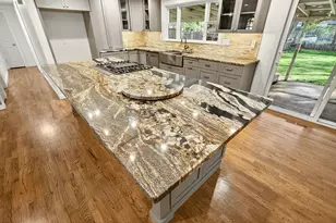 1400 Avocado Ln, Medford, OR 97504 - Photo 11