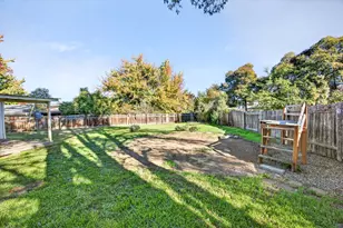 1400 Avocado Ln, Medford, OR 97504 - Photo 33