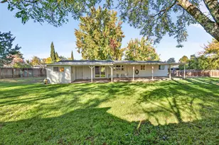 1400 Avocado Ln, Medford, OR 97504 - Photo 31