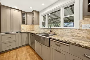 1400 Avocado Ln, Medford, OR 97504 - Photo 13