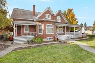 139 SW I St, Grants Pass, OR 97526 - Photo 3