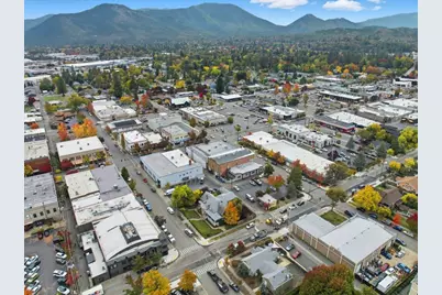 139 SW I Street, Grants Pass, OR 97526 - Photo 43