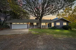 348 Ridgewood Dr, Jacksonville, OR 97530 - Photo 3