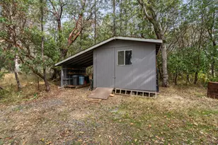 348 Ridgewood Dr, Jacksonville, OR 97530 - Photo 39